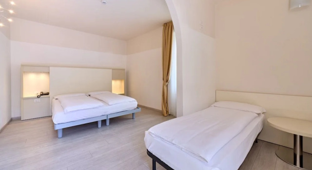 Четырёхместный номер Standard с балконом и с видом на озеро Hotel Geier