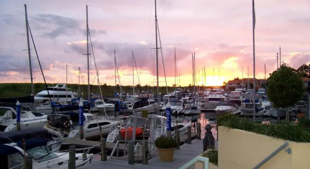 Marina Quays International Resort, Забронировать Отель Отели Хоуп-Айленд с бассейном, Бассейн