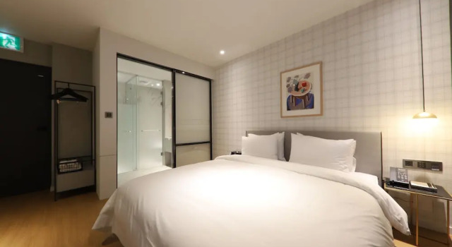 Люкс Brown Dot Hotel Jungja Beach