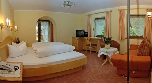 Pension Wetterstein, Rezerwuj Apartament Hotele w Tyrol z parkingiem, Parking
