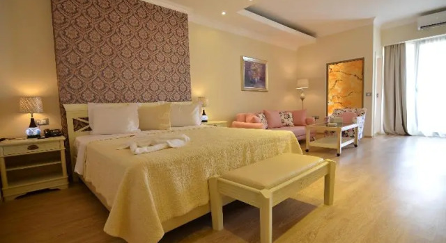 Номер Standard Phoenicia Luxury Hotel