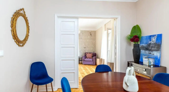 Elegant 2BR Apart Vintage Elevator Subway