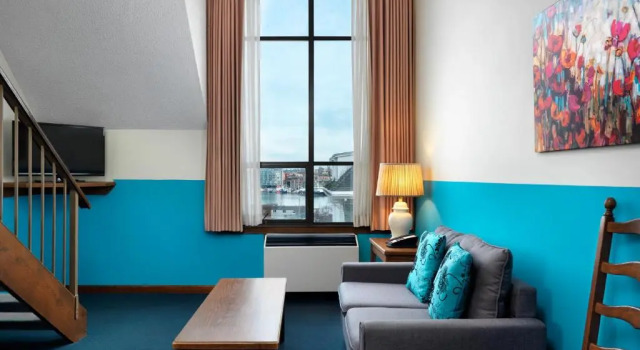Трёхместный номер Comfort Huntingdon Hotel and Suites