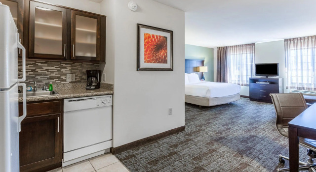 Двухместный люкс Staybridge Suites Davenport by IHG