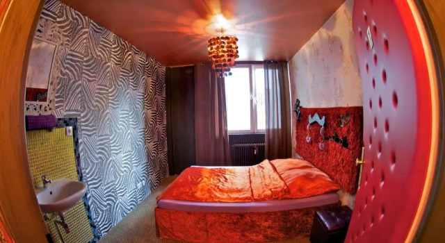 Hostel Kiezbude, Забронировать Хостел Санкт-Паули Гамбург, рядом с Камеди-клуб "Квач" в кафе "Кезе Гамбург"