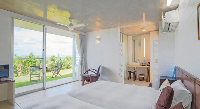 413 Hamahiga Hotel＆Cafe, Забронировать Отель Урума Okinawa Island - Central