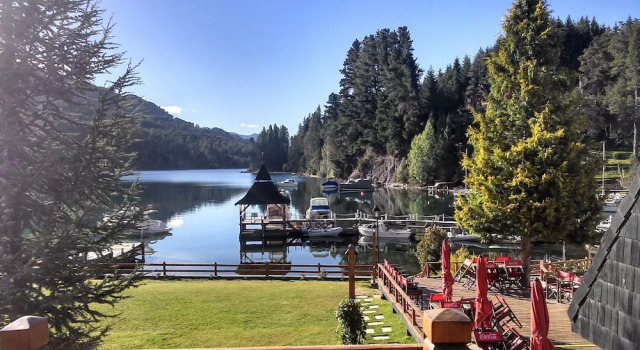 Люкс с видом на озеро Manzano Resort
