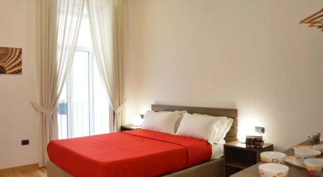Domus Studio 25 bed & breakfast, Забронировать Отель «постель и завтрак» Отели Неаполя с бассейном, рядом с Кафедральный собор Неаполя, Бассейн