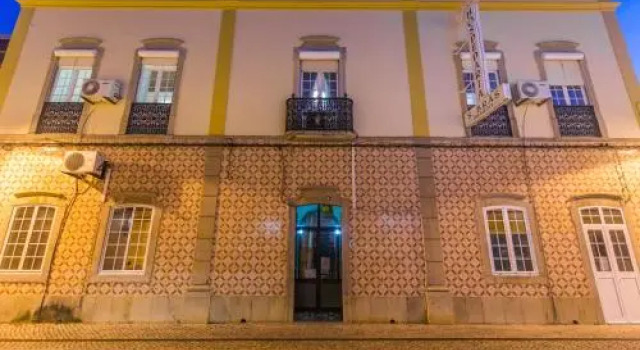 Hospedaria São Bras, Забронировать Мини-отель Сан-Браш-ди-Алпортел Сотавенто, рядом с Old Town
