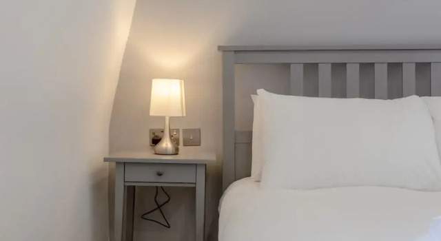 Fantastic 3 Bedroom Home Near Canary Wharf, Забронировать Отель Отели Англии 3 звезды, 3*