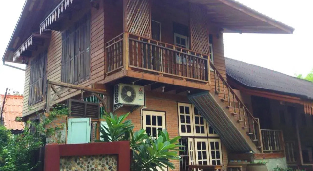 Baan Esan Country House, Varaa Hotelli Hotellit North-Eastern Thailand pysäköinnillä, Pysäköinti