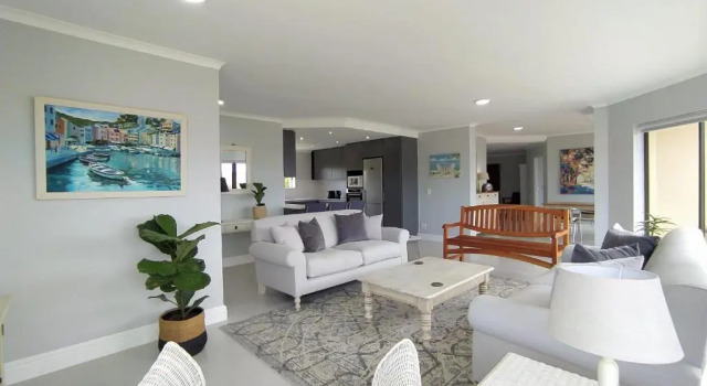 Alba Tramonto - 4 bed 3 bath - 100m to Robberg Beach & Large Patio