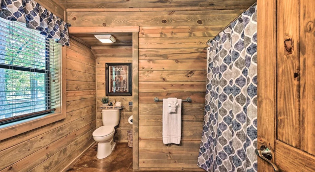 Коттедж Luxe Broken Bow Cabin w/ Tesla Charging Station