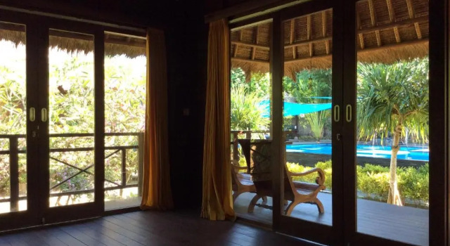Бунгало c 1 комнатой с видом на бассейн Sunset Villa & Cafe Lembongan