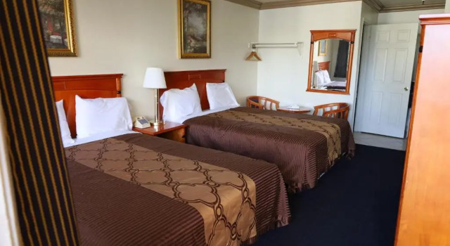 Четырёхместный номер Standard Lambert Inn