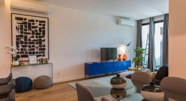 Lovelystay - Modern And Colourful Flat in the Heart of Graça, Забронировать Отель Лиссабон Эстремадура, рядом с Money Museum