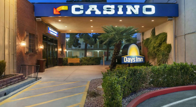 Days Inn Las Vegas at Wild Wild West Gambling Hall, Забронировать Отель Лас-Вегас Невада, рядом с Boulevard Theater Las Vegas