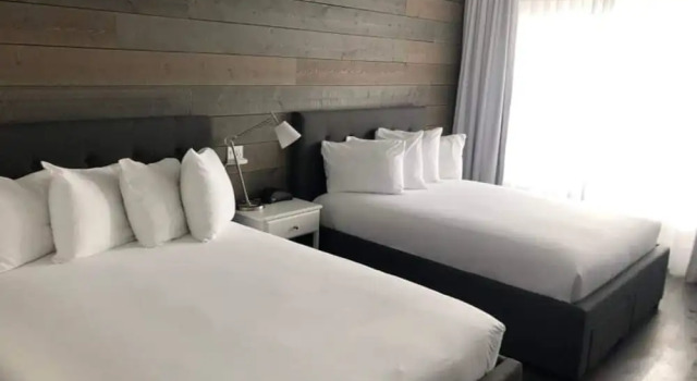 Четырёхместный номер Standard с балконом и с видом на море Hôtel Sept-Îles