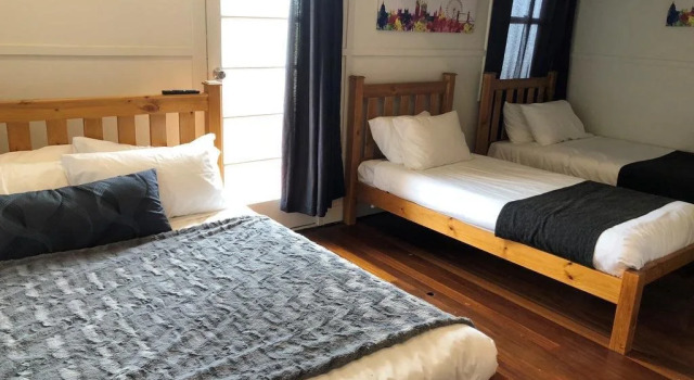 Gin Gin Budget Accommodation, Забронировать Отель Джин-Джин 