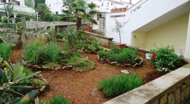 Апартаменты Apartments Njivice Bajcic