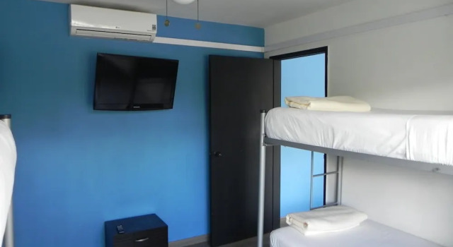 Кровать в общем номере Tamarindo Inn