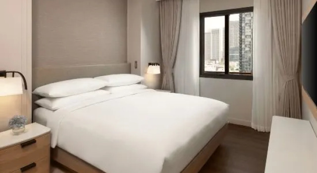 Двухместный люкс c 1 комнатой с балконом и с видом на город Marriott Executive Apartments Bangkok, Sukhumvit 101