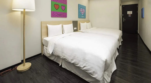 Четырёхместный номер Standard Green World Hotel - Zhonghua