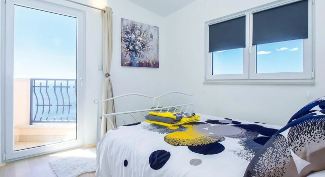 Amazing Home in Pisak with Hot Tub, WiFi & 4 Bedrooms, Rezerwuj Hotel Pisak Split Region