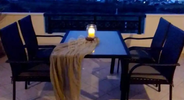 Вилла с балконом и с видом на гавань Armi Villa