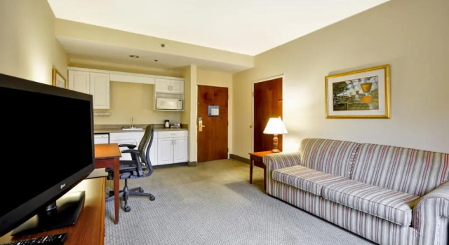 Двухместный люкс c 1 комнатой Hampton Inn & Suites Charleston-West Ashley