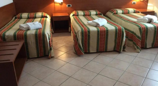 Трёхместный номер Standard Hotel Pizzeria Ristorante "Al Leone"