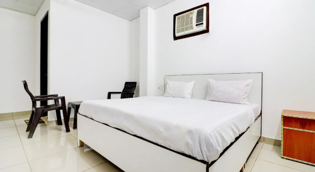 OYO 77805 Hotel Sweet Valley, Забронировать Отель Газиабад штат Уттар-Прадеш