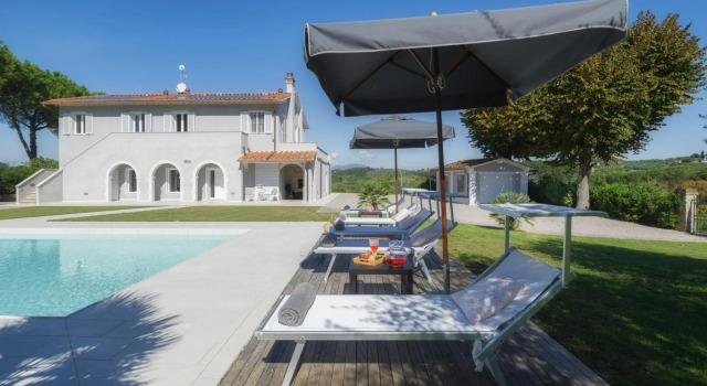 Villa Edoardo 9 in Crespina Lorenzana, Book Villa Hoteller i Lorenzana med pool, Swimmingpool