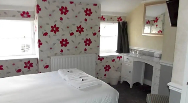 Номер Standard The Liverpool Arms Hotel