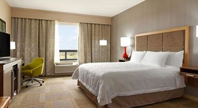 Двухместный номер Standard с видом на воду Hampton Inn by Hilton Edmonton/Sherwood Park