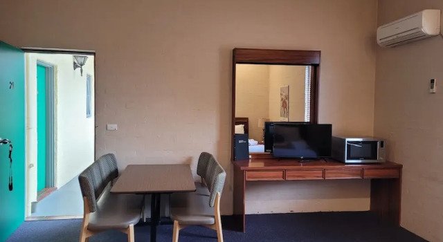 Семейный люкс с 2 комнатами Seaton Arms Motor Inn
