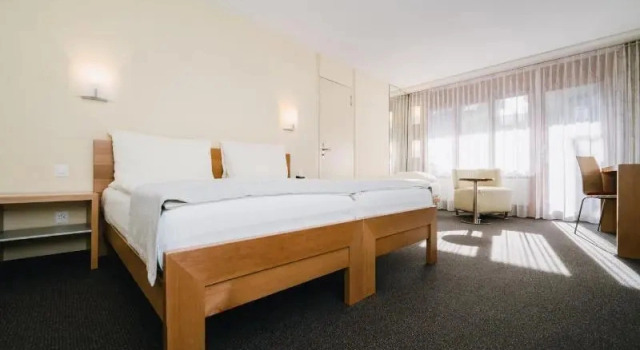 Семейный номер Standard с балконом Solbadhotel Sigriswil