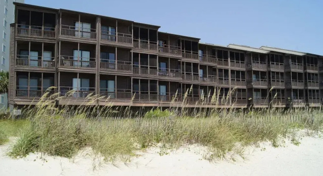Tilghman Beach 231 by RedAwning, Забронировать Апартаменты/квартира Отели Норт-Миртл-Бич с парковкой, рядом с Парк развлечений OD Pavilion, Парковка