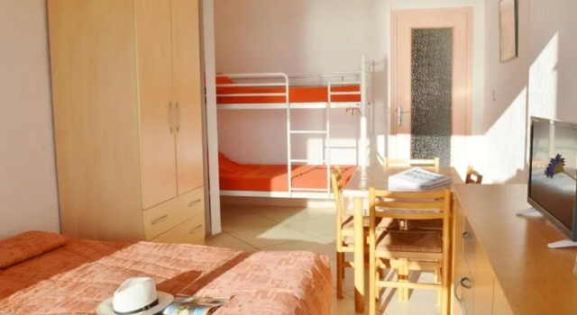 Appartement Le Lavandou, 1 pièce, 4 personnes - FR-1-251-251