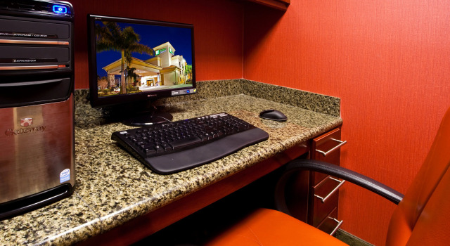Holiday Inn Express Stuart by IHG, Забронировать Отель Отели Стюарт с бассейном, Бассейн