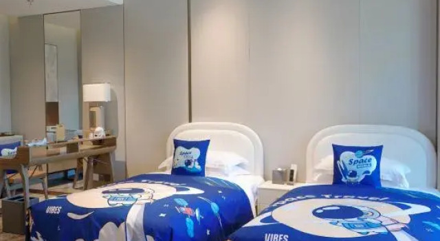 Двухместный семейный люкс с балконом Ningbo International Convention Center Hotel