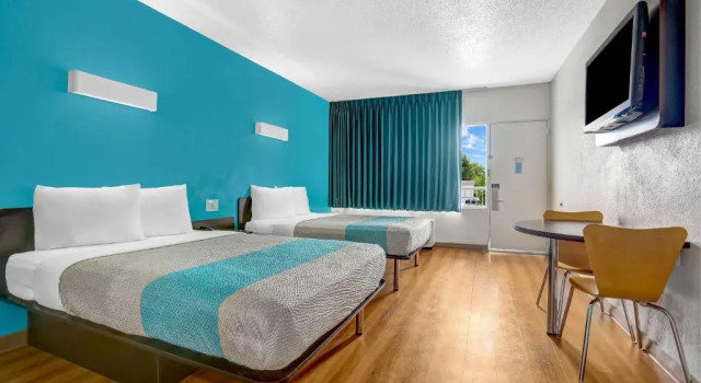 Четырёхместный номер Standard Motel 6-Jacksonville, NC