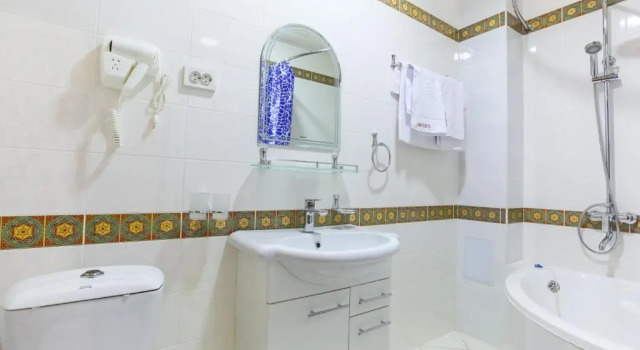 Camera tripla Standard Shokhrud