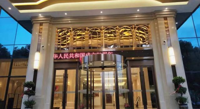 Vienna Hotel (Qujing High Speed Railway Station Wuguanyi Center), Rezerwuj Hotel Hotele w Qujing z parkingiem, Parking