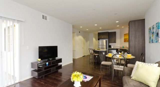 Апартаменты с 3 комнатами LA008 3 Bedroom Apartment By Senstay