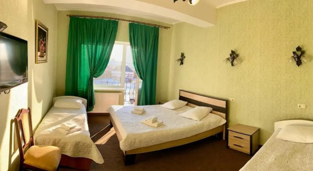 Семейный номер Standard с балконом Golden Lion Hotel