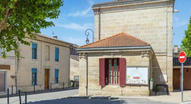 Lovely château 25 min from Bordeaux, Prenota Hotel Cézac 