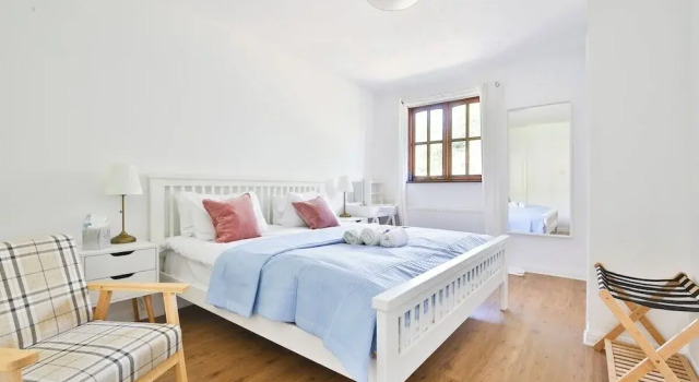 Homely 5 Bed House - 15 Mins to Cardiff City