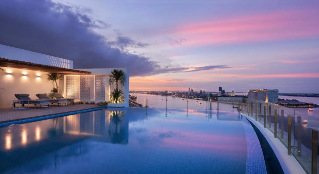 Полулюкс Hotel Emion Phnom Penh
