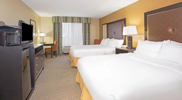 Четырёхместный номер Standard SureStay by Best Western Lexington